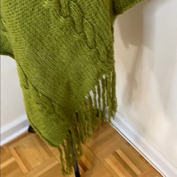 Cozy green poncho - Picture 3 of 4